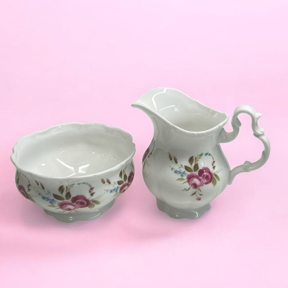 Vintage Royal Albert Bone China Creamer and Sugar Bowl with Pink Rose Motif - Picture 3 of 16